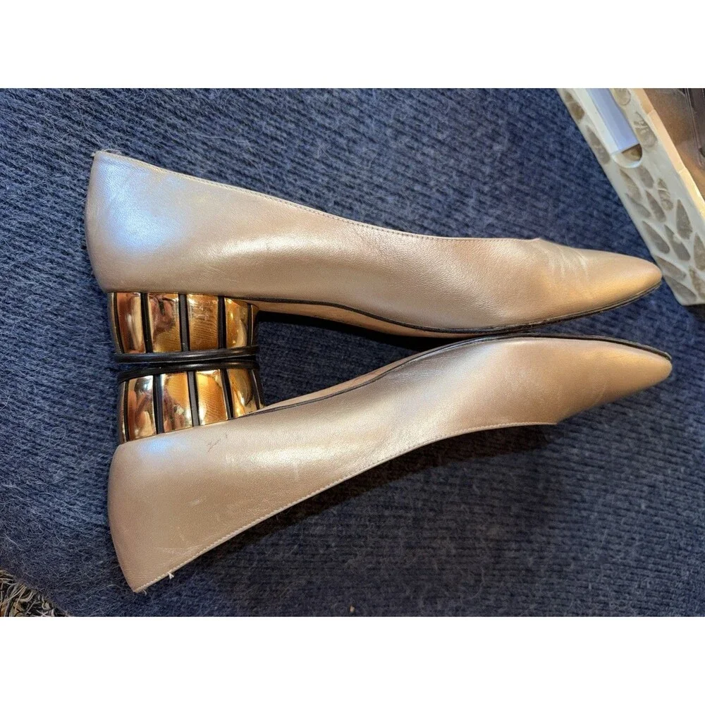 VTG Timothy Hitsman Gold Heels Women 9  Leather Almond Toe  Cute Decorative Heel
